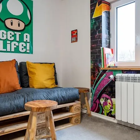 Ash - Urban Jungle - Indoor Playgrnd, Netflix, Ssc